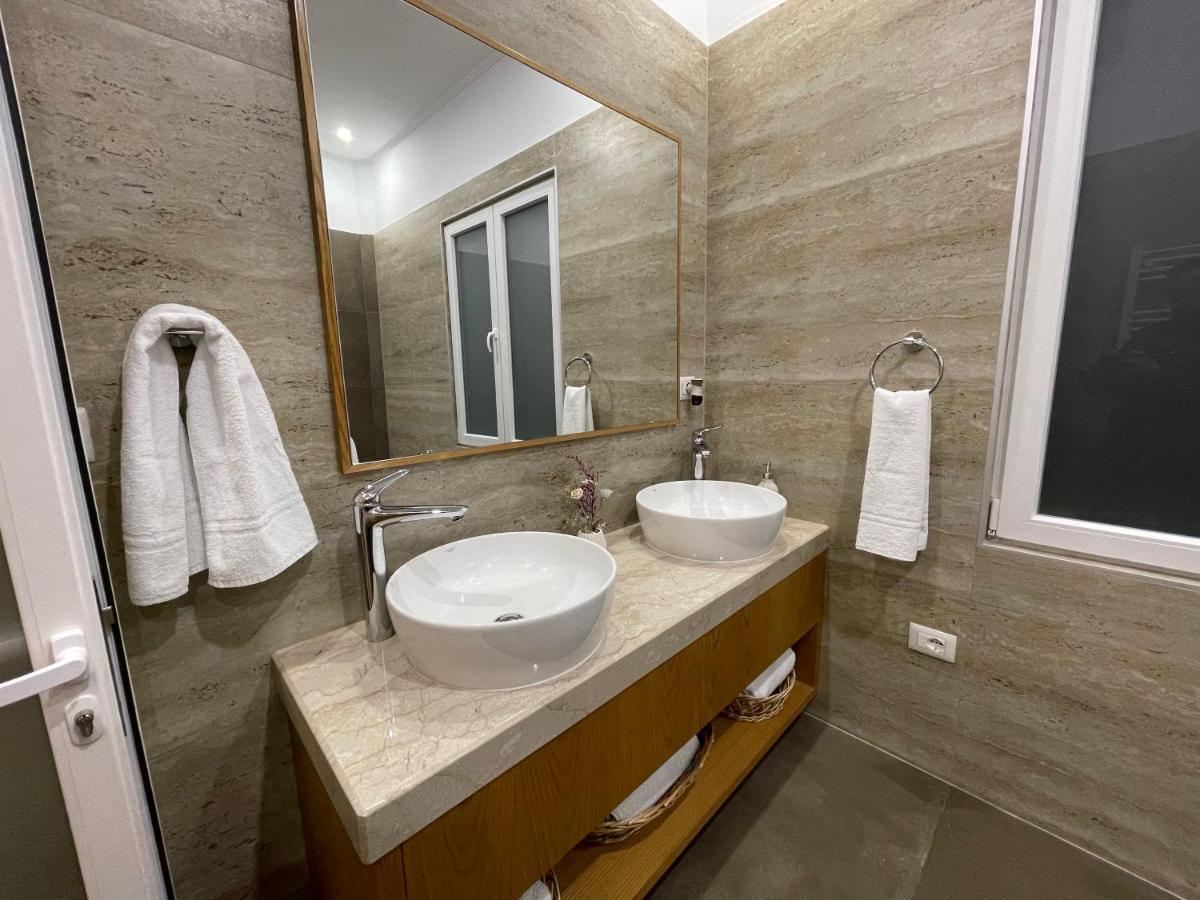 Joni & Joy Center Apartment Берат Екстериор снимка