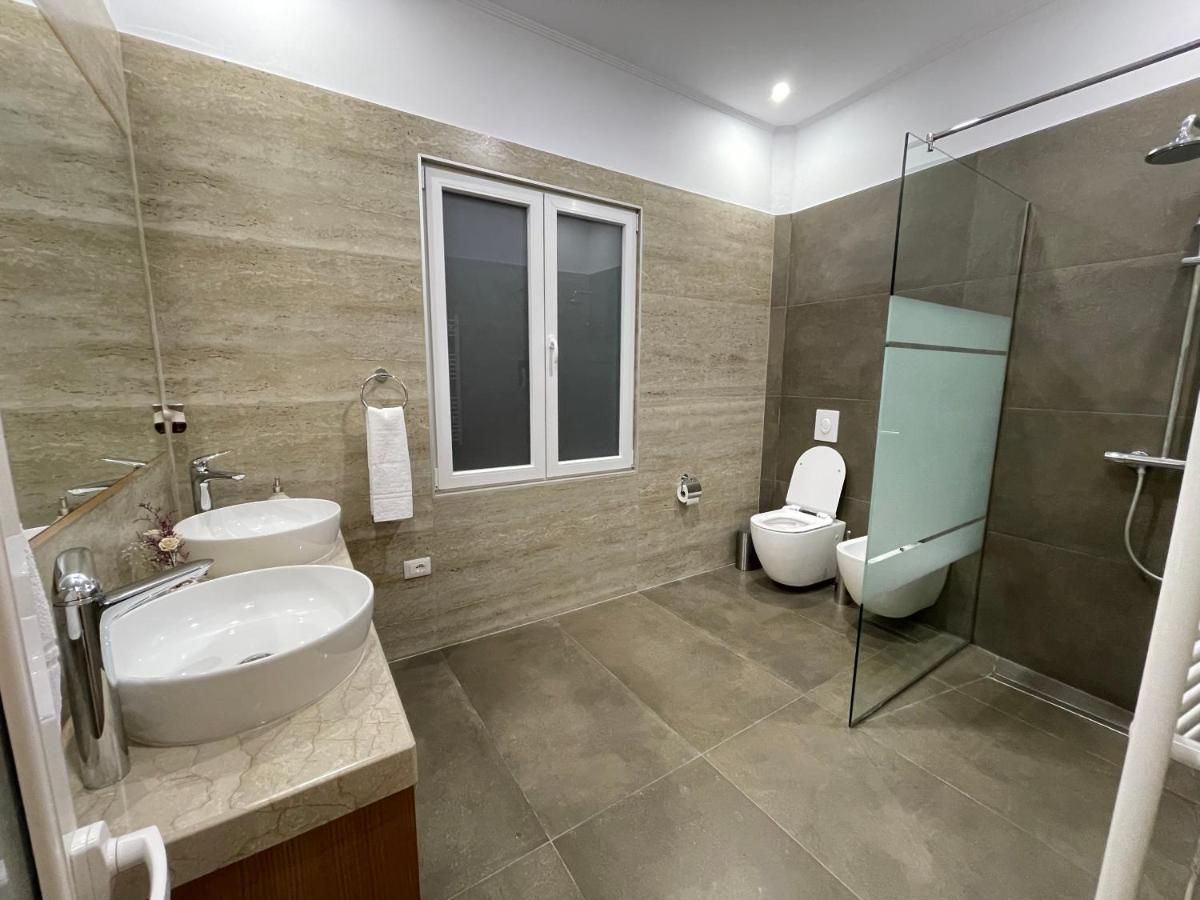 Joni & Joy Center Apartment Берат Екстериор снимка