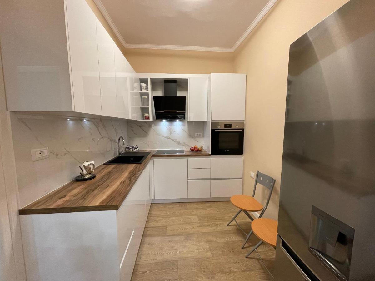 Joni & Joy Center Apartment Берат Екстериор снимка