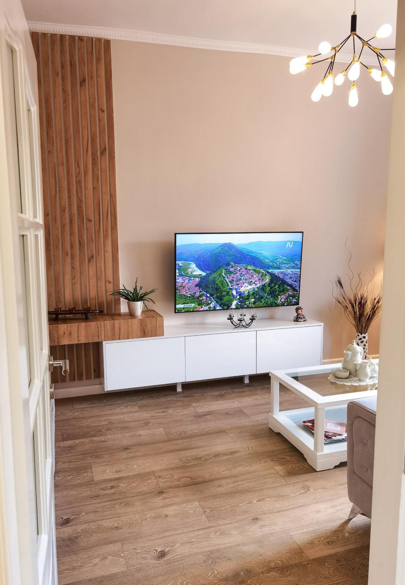 Joni & Joy Center Apartment Берат Екстериор снимка